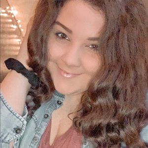 Meet your Posher, Evy